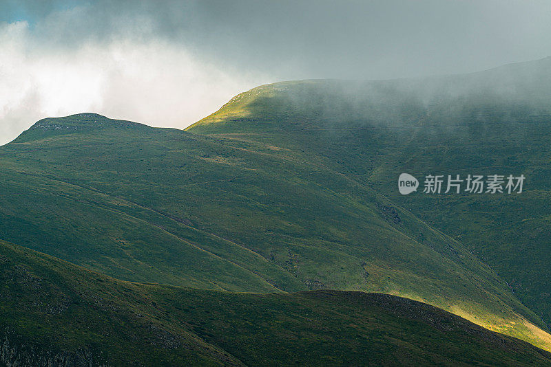 Babin zub - Stara planina，塞尔维亚。Babin zub是塞尔维亚东南部Stara Planina山脉的一座山峰。